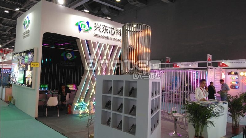 商场灯箱广告牌的标准尺寸通常包括以下几种：